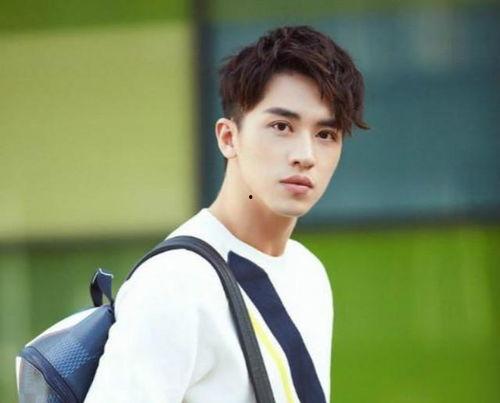 娱乐吃瓜爆料黄景瑜微博,娱乐圈幕后真相大揭秘